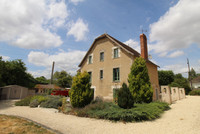 Maison à vendre à Angles-sur-l'Anglin, Vienne - 304.950 € - photo 1