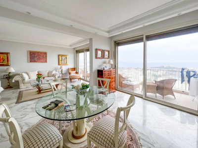 Antibes, superb apartment with a panoramic sea view located in one of the most beautiful residence of Antibes.