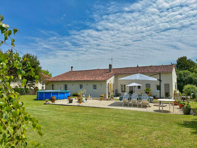 Maison à vendre à Saint-Romain, Charente, Poitou-Charentes, avec Leggett Immobilier