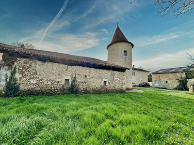 French property for sale in Médillac, Charente - €280,000 - photo 9