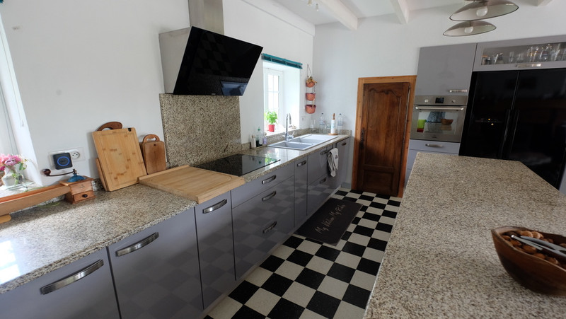 French property for sale in Saint-Hilaire-de-Villefranche, Charente-Maritime - €376,300 - photo 3