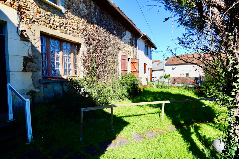 French property for sale in Écuras, Charente - €60,000 - photo 3