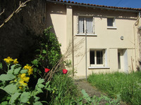 Maison à vendre à Valence-en-Poitou, Vienne - 66.600 € - photo 2