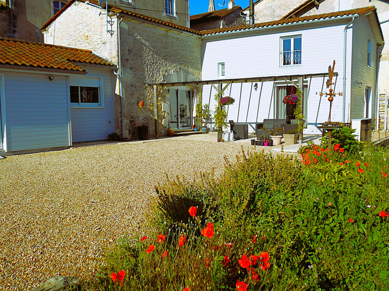 Maison à vendre à Verteillac, Dordogne - 219.350 € - photo 1