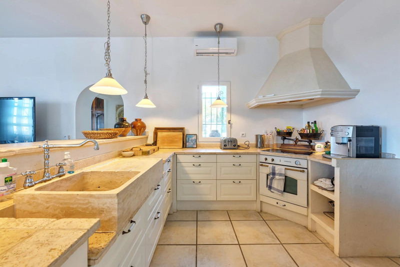 French property for sale in Mougins, Alpes-Maritimes - €1,850,000 - photo 4