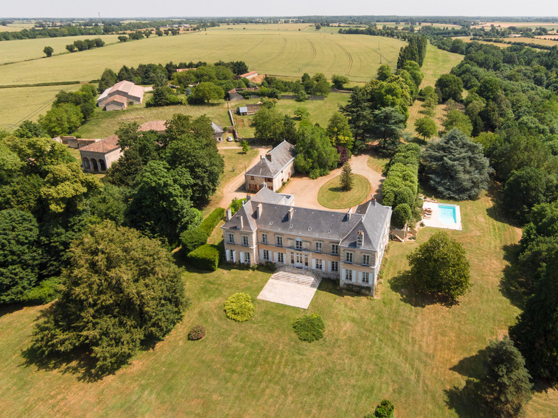 French property for sale in Jazeneuil, Vienne - &#8364;1,350,000 - photo 4