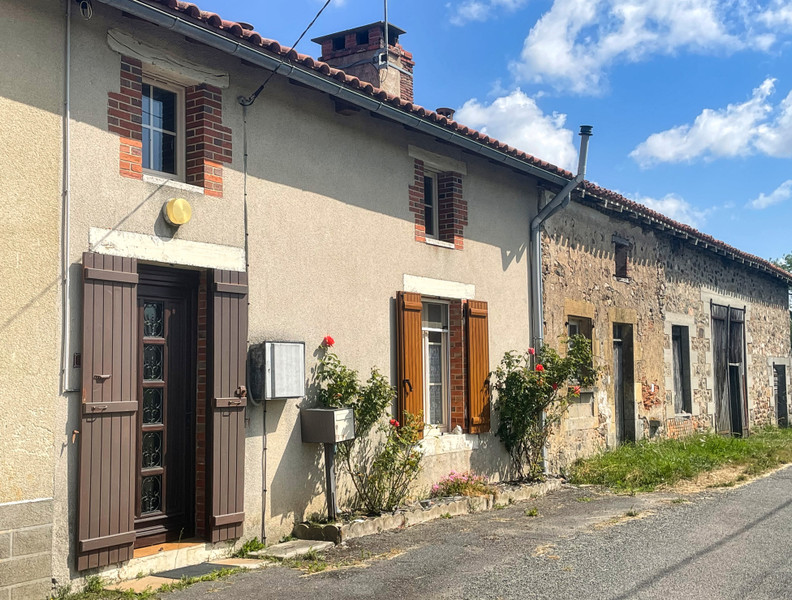 Maison à vendre à Oradour-Fanais, Charente - 56.600 € - photo 1