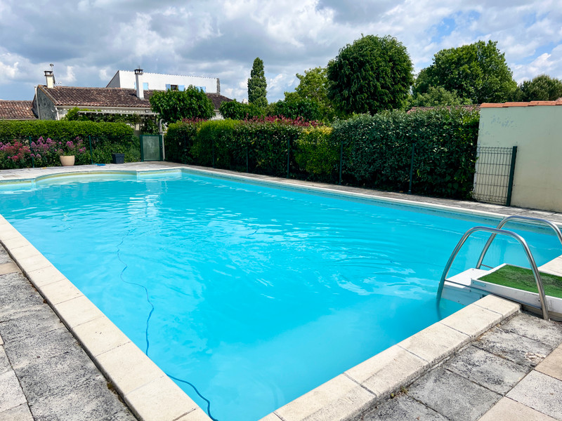 French property for sale in Geay, Charente-Maritime - €445,200 - photo 4