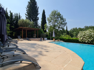 Contemporary villa, 6 bedrooms, 1.3 hectare plot, swimming pool, self-contained studio, close to golf course