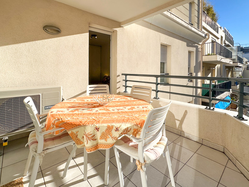 French property for sale in Antibes, Alpes-Maritimes - €365,000 - photo 2