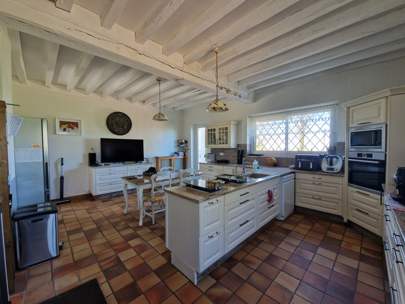 French property for sale in La Rochefoucauld-en-Angoumois, Charente - €375,000 - photo 6