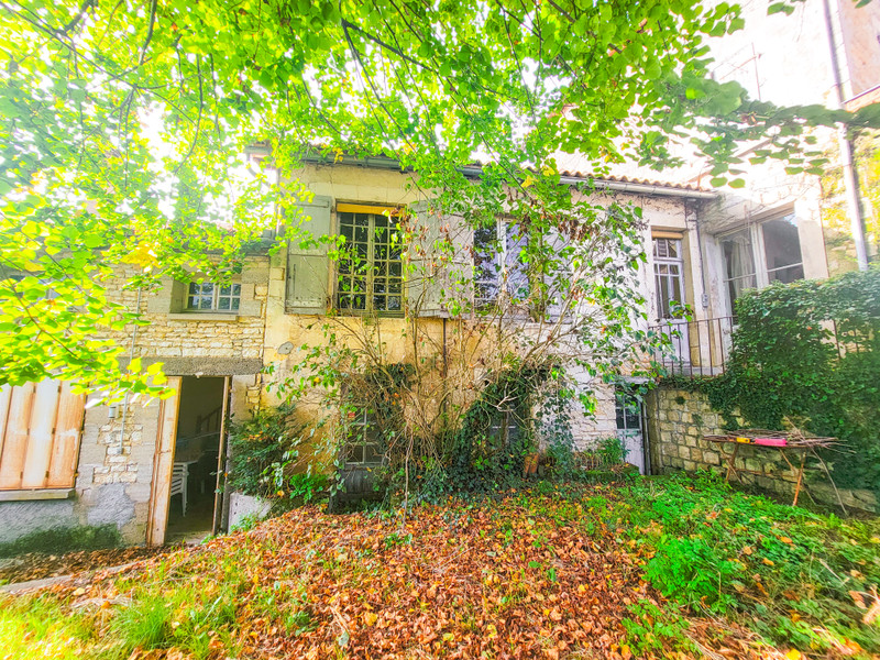 Maison à vendre à Ruffec, Charente - 158.050 € - photo 1