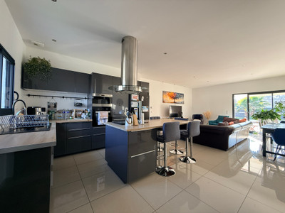 French property for sale in Montagne, Gironde - €339,200 - photo 2