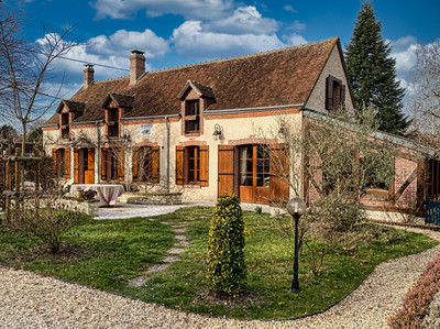 Superb farmhouse of 218m² & a gîte 
In Sologne near Beauval zoo
 Exceptional 360° view & peaceful location 