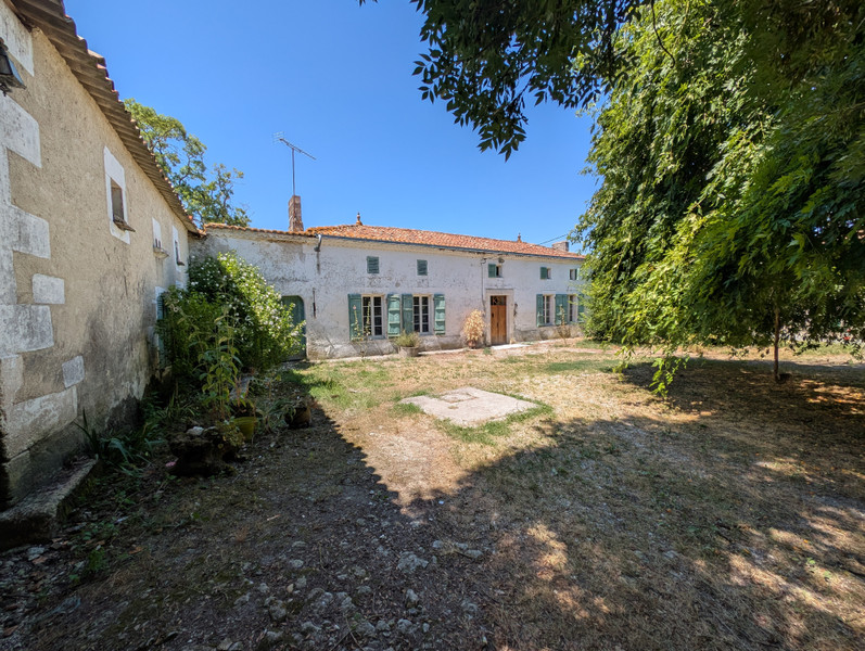 Maison à vendre à Saint-Germain-de-Vibrac, Charente-Maritime - 140.000 € - photo 1