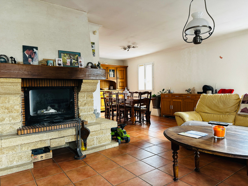 French property for sale in Courthézon, Vaucluse - €375,000 - photo 2