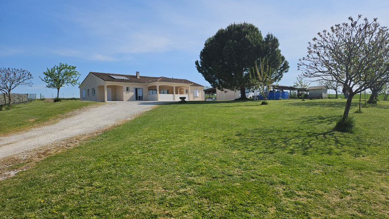French property for sale in Saint-Quentin-de-Chalais, Charente - €279,600 - photo 0