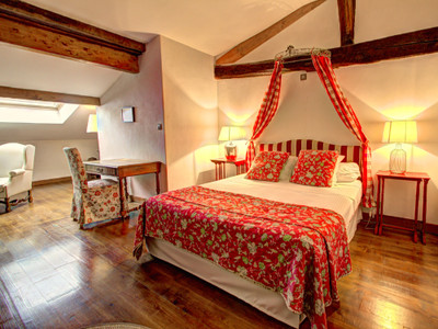 EXQUISITE 15th-CENTURY BASQUE FARMHOUSE + STUNNING MOUNTAIN VIEWS + IDEAL FOR BED & BREAKFAST + BEACH 50 MINS