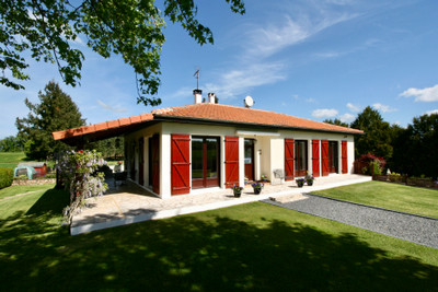 Maison à vendre à Taponnat-Fleurignac, Charente, Poitou-Charentes, avec Leggett Immobilier