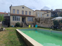 Maison à vendre à Coutras, Gironde - 425.000 € - photo 1
