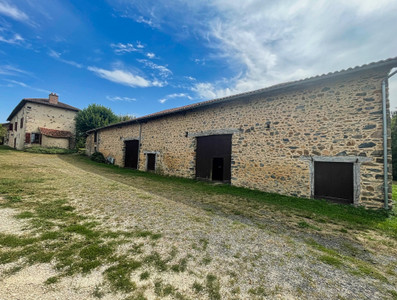French property for sale in Saulgond, Charente - €425,000 - photo 3