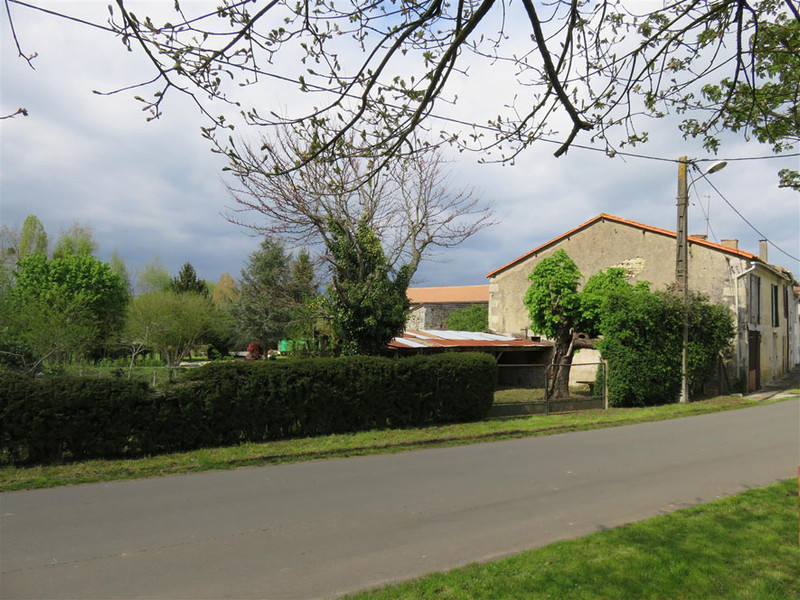 French property for sale in Sauzé-Vaussais, Deux-Sèvres - &#8364;56,000 - photo 10