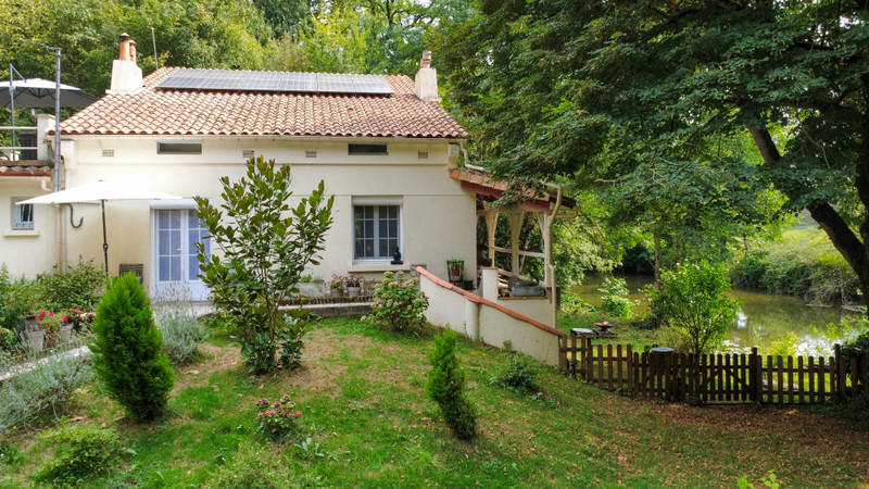 French property for sale in Charroux, Vienne - €269,950 - photo 7
