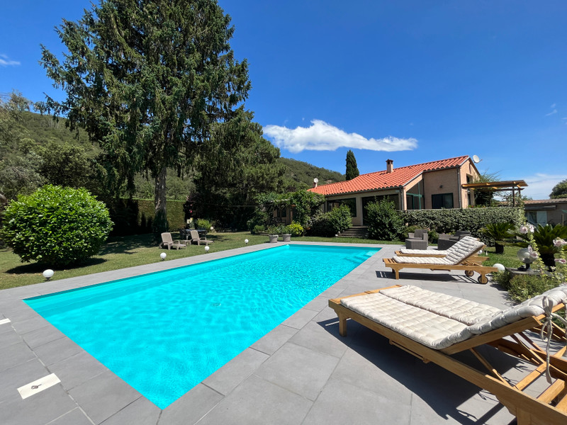 French property for sale in Estoher, Pyrénées-Orientales - €690,000 - photo 1