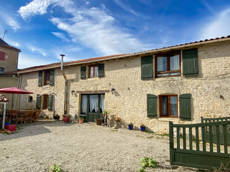 French property for sale in Beaulieu-sur-Sonnette, Charente - €144,900 - photo 0