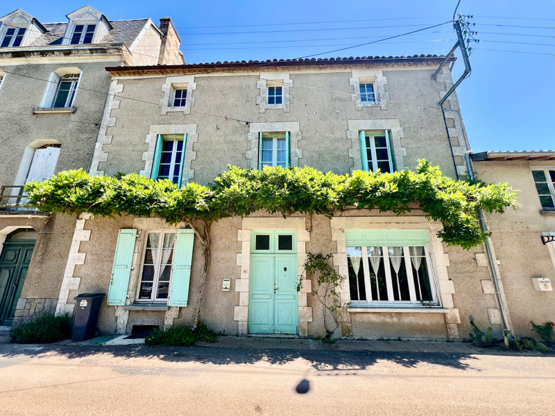 French property for sale in Javerlhac-et-la-Chapelle-Saint-Robert, Dordogne - €155,000 - photo 0
