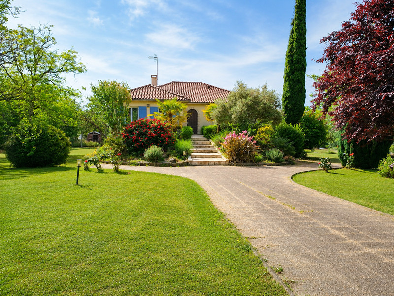 French property for sale in Saint-Léon-sur-l'Isle, Dordogne - €354,000 - photo 0