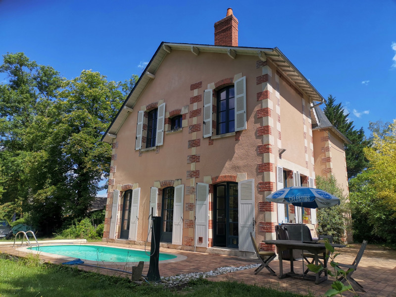Maison à vendre à Pougues-les-Eaux, Nièvre - 344 500 € - photo 1