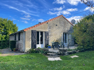 French property for sale in Val-d'Auge, Charente - €162,000 - photo 1