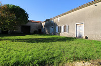Maison à vendre à Ranville-Breuillaud, Charente - 88.000 € - photo 2