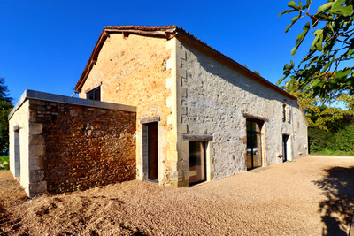Maison à vendre à Écuras, Charente, Poitou-Charentes, avec Leggett Immobilier