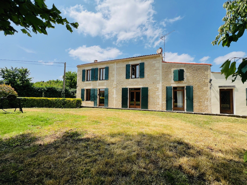 French property for sale in Surgères, Charente-Maritime - €399,000 - photo 9