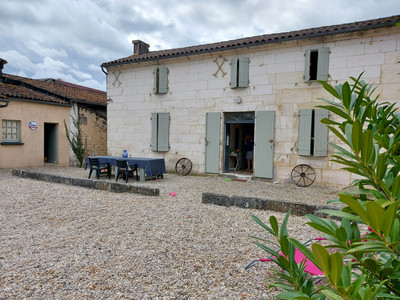 Maison à vendre à Bouteville, Charente, Poitou-Charentes, avec Leggett Immobilier