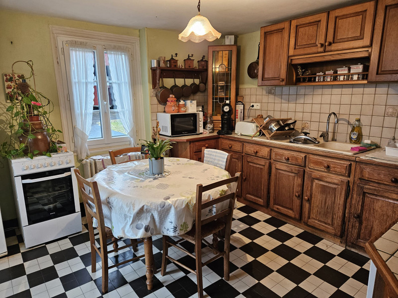 French property for sale in Saint-Pierre-de-Chignac, Dordogne - €319,148 - photo 2