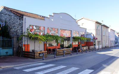 Commerce à vendre à Ruoms, Ardèche, Rhône-Alpes, avec Leggett Immobilier