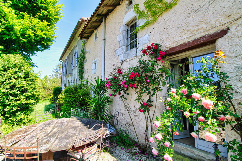 French property for sale in Verteillac, Dordogne - €399,000 - photo 2