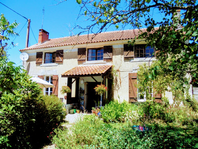 Maison à vendre à Parcoul-Chenaud, Dordogne, Aquitaine, avec Leggett Immobilier