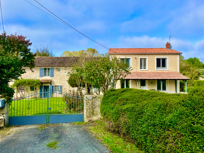 French property for sale in Melle, Deux-Sèvres - €239,800 - photo 3