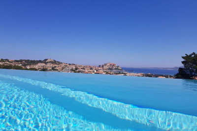 Domaine avec piscine - rare : 3900m² de terrain plein coeur de Calvi | Nord-Ouest Corse  | Idéal investisseurs