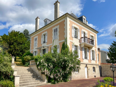 Beautiful 7-bedroom mansion with swimming pool and pool house for sale at 95660 Champagne-sur-Oise