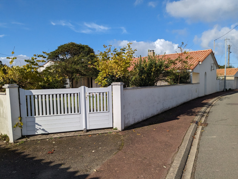 French property for sale in Brem-sur-Mer, Vendée - €367,500 - photo 9