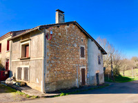 Maison à vendre à Mainzac, Charente - 25 000 € - photo 1