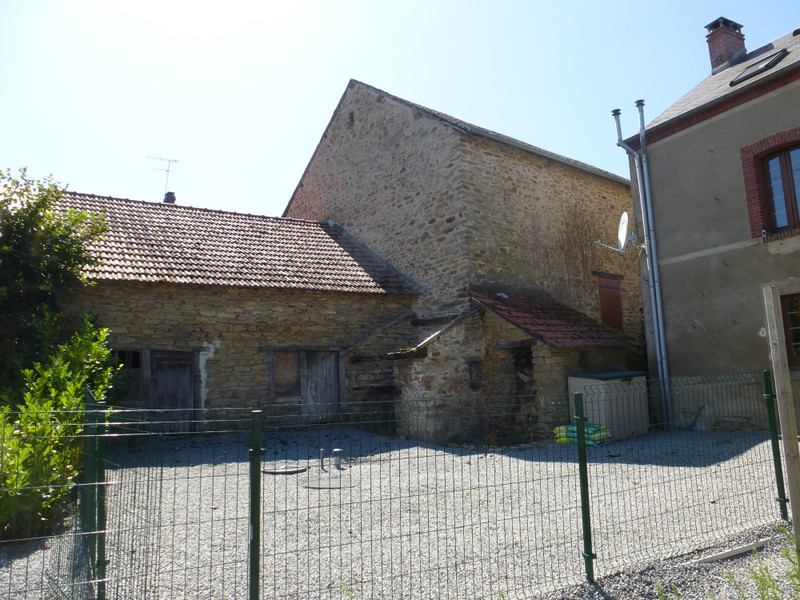 French property for sale in Colondannes, Creuse - &#8364;74,800 - photo 2