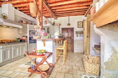 ELEGANT MAISON-DE-MAÎTRE + BARN 230m² + IDEAL FOR B&B + VILLAGE WITH BOULANGERIE + VIEWS OF THE PYRENEES...