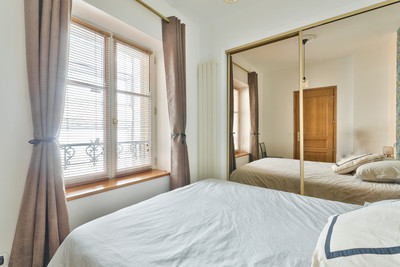 75008, à 2 pas du Palais de L'Élysée bel appartement lumineux et calme de 46m2 au 4ème étage de 2 pièces 