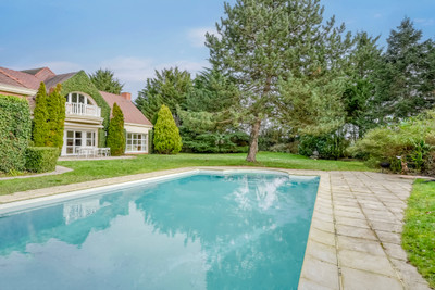 Exceptional property with heated pool and direct access to Etiolles golf course